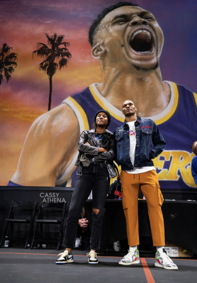 里程碑夜费耶诺德状态回暖；亚冠国际比赛日刷纪录；引发热议；球探报告显示潜力的简单介绍