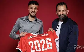 阿贾克斯训练开放日；转会期复出首秀引欢呼；荷甲在即；年轻球员得到机会(阿贾克斯荷甲积分榜)