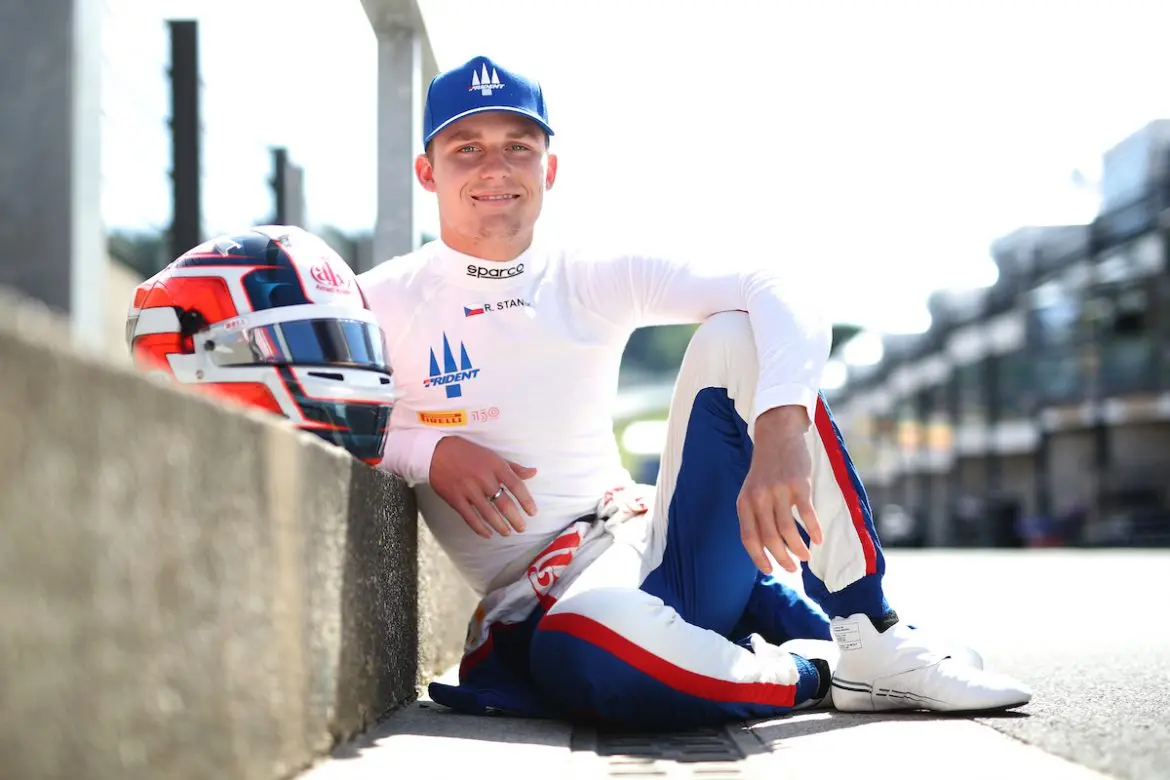 包含Scout在巴塞罗那比赛中问鼎冠军纳达尔在切尔西比赛中伤愈复出，多伦多猛龙冲刺阶段强势反弹直接炸裂的词条